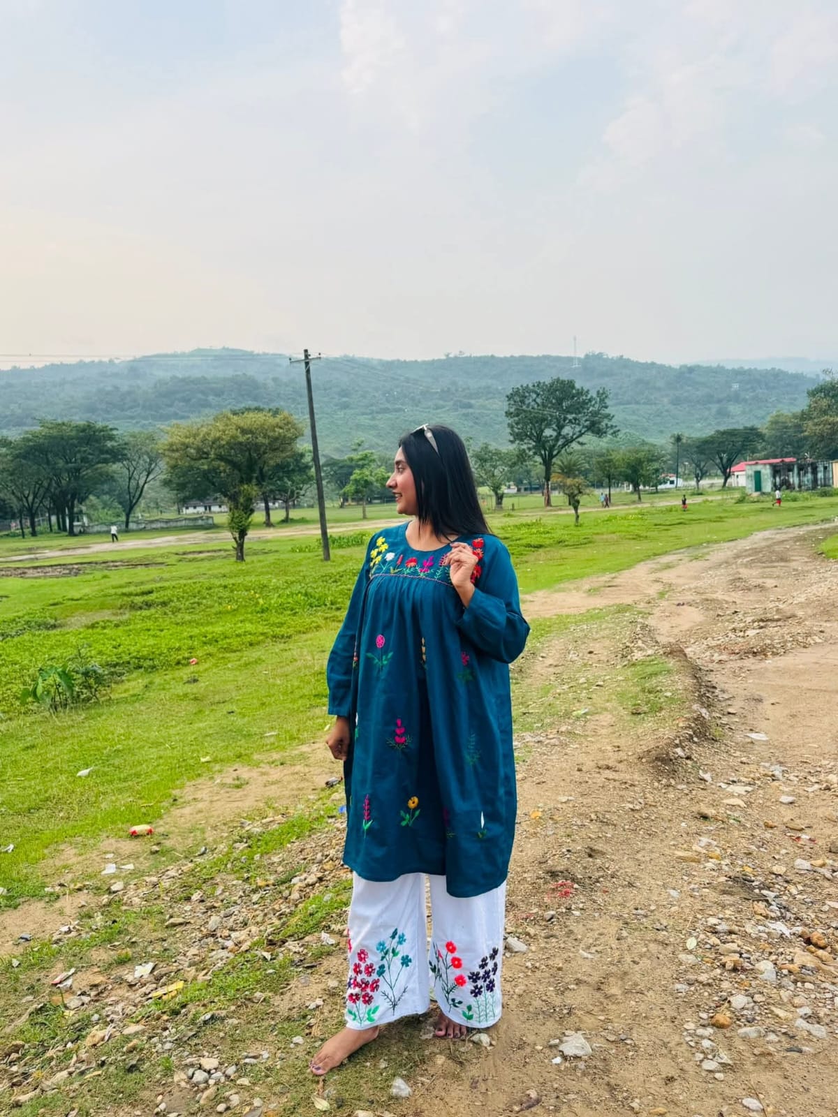 আঁখি আক্তার আমাদের হাতে বোনা কুর্তিতে — Akhi Akter in hand embroidered kurti